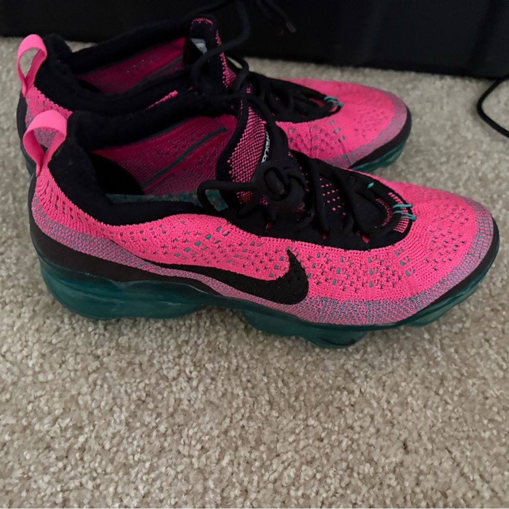 Nike Vibrant Pink and Black Vapormax Shoes - Picture 3 of 5